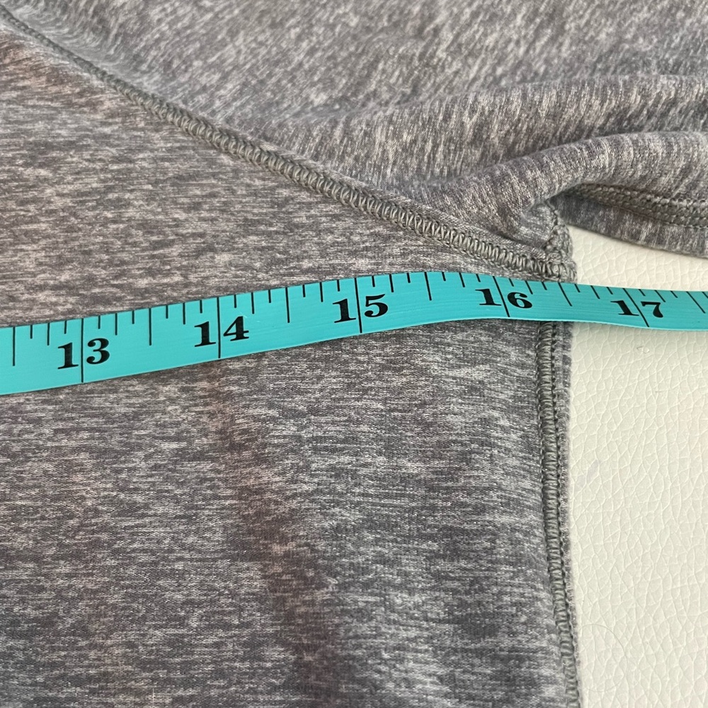 Lululemon hill and valley turtleneck - Picture 8 of 16
